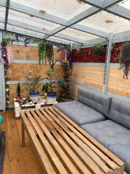 Cosy Bungalow In A Handy Location Market Harborough Kültér fotó